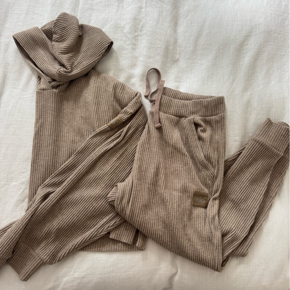 ALO Yoga Ribbed Hoodie & Joggers Set - Taupe Brown